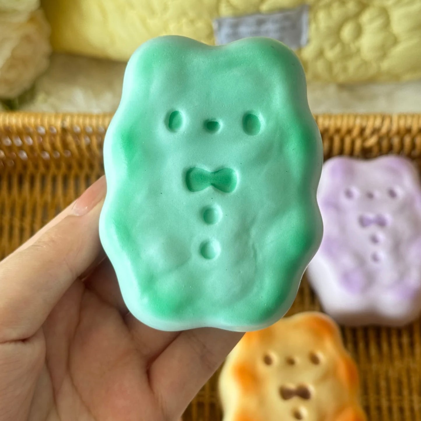 Little rabbit biscuit slowly rising toy - Charming Cheese