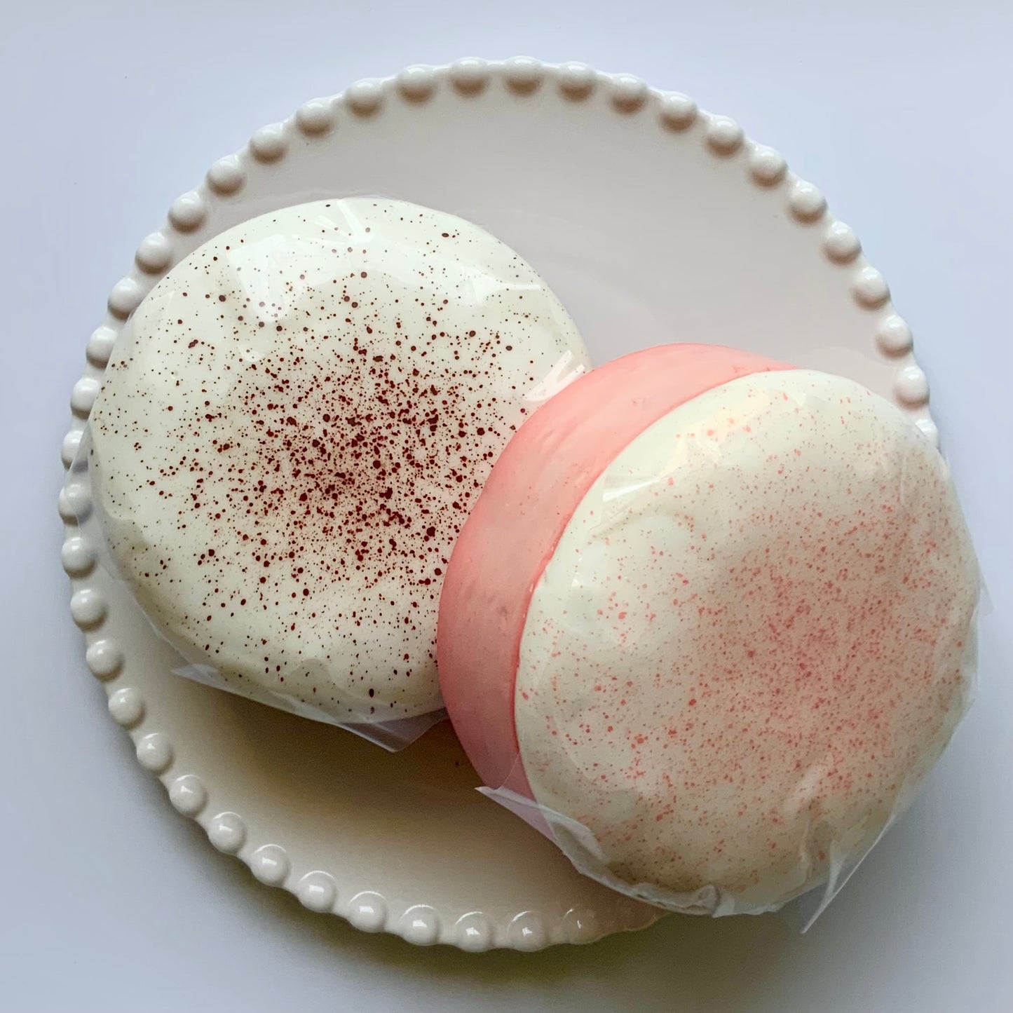 White peach cake roll & Oreo chocolate cake basque sticky slow rising squishy toy