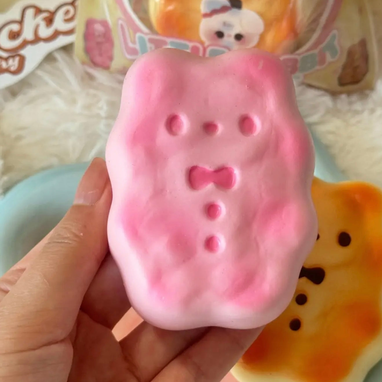 Little rabbit biscuit slowly rising toy