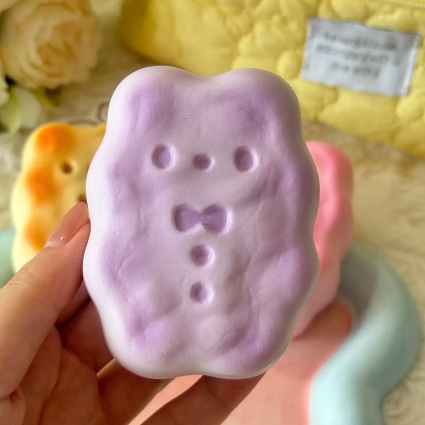 Little rabbit biscuit slowly rising toy